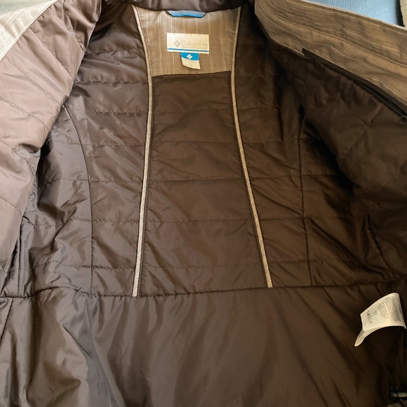 Women’s Columbia Snow Jacket - Picture 4 of 8